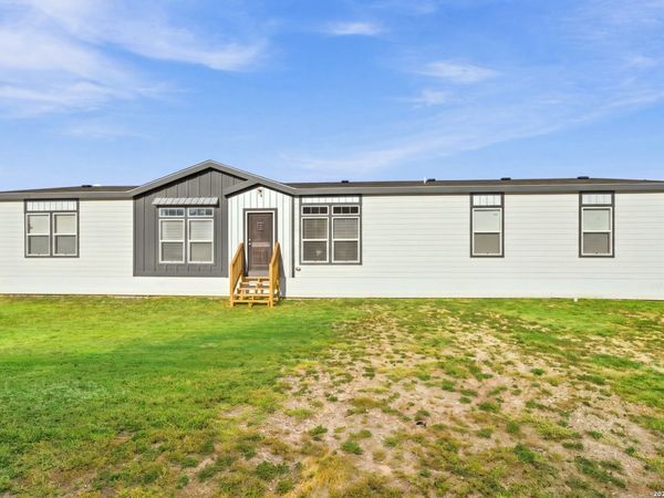 441 County Road 2615, Rio Medina, TX 78066