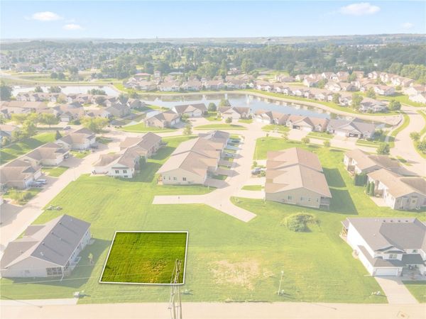 7048/7050 Waterview Dr SW , Cedar Rapids, IA 52404