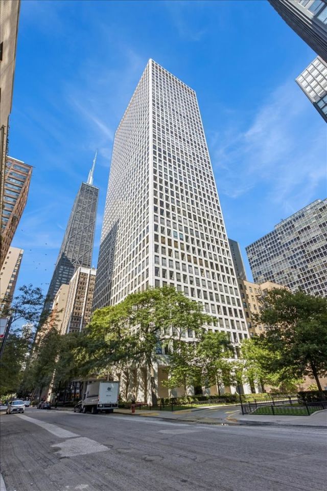 260 E Chestnut Street, Unit 1407, Chicago, IL 60611 Main Photo