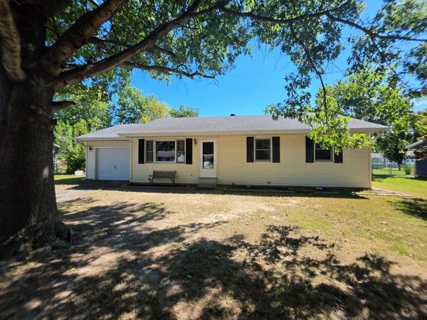 105 N Lawrence Street , Desoto, IL 62924