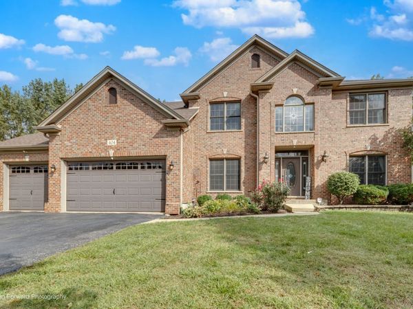 404 Heatherwood Drive, Oswego, IL 60543