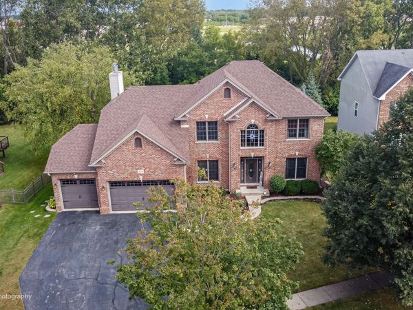 404 Heatherwood Drive, Oswego, IL 60543