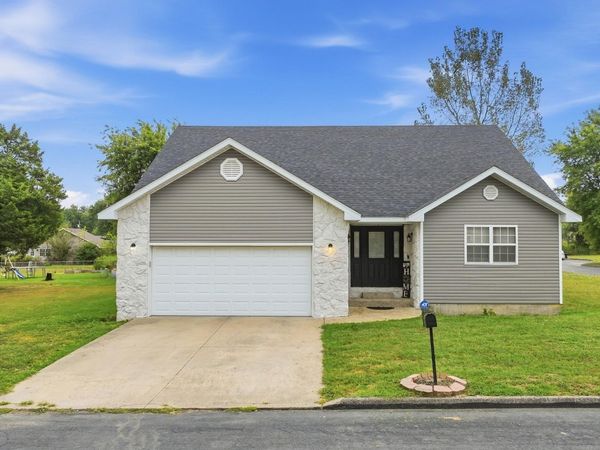 700 Robin Road, Mountain Grove, MO 65711