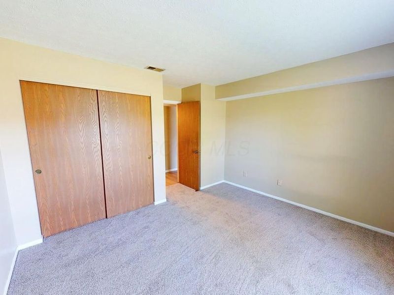 2064 Park Run Drive , Unit C, Columbus, OH 43220 Photo 8