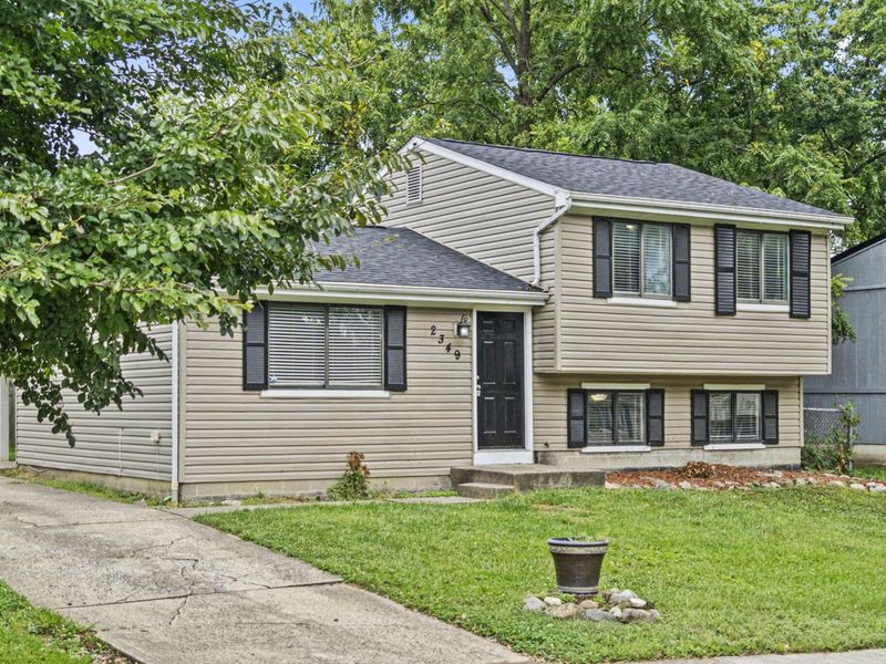 2349 Warfield Drive , Grove City, OH 43123 Photo 1
