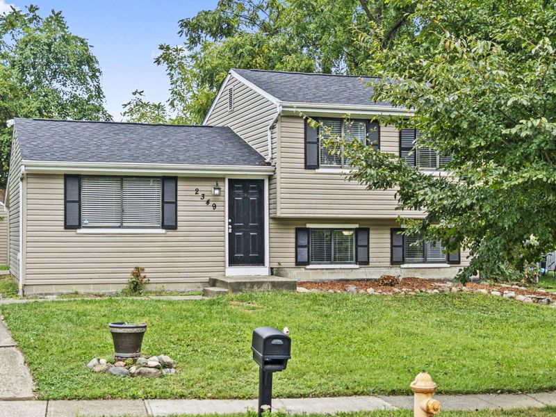 2349 Warfield Drive , Grove City, OH 43123 Photo 2