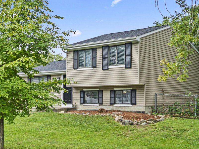 2349 Warfield Drive , Grove City, OH 43123 Photo 3