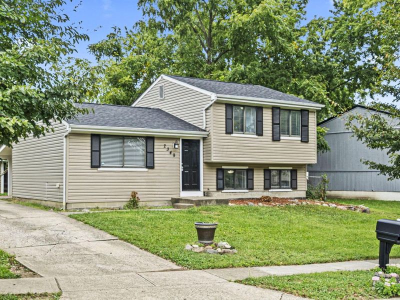 2349 Warfield Drive , Grove City, OH 43123 Photo 4