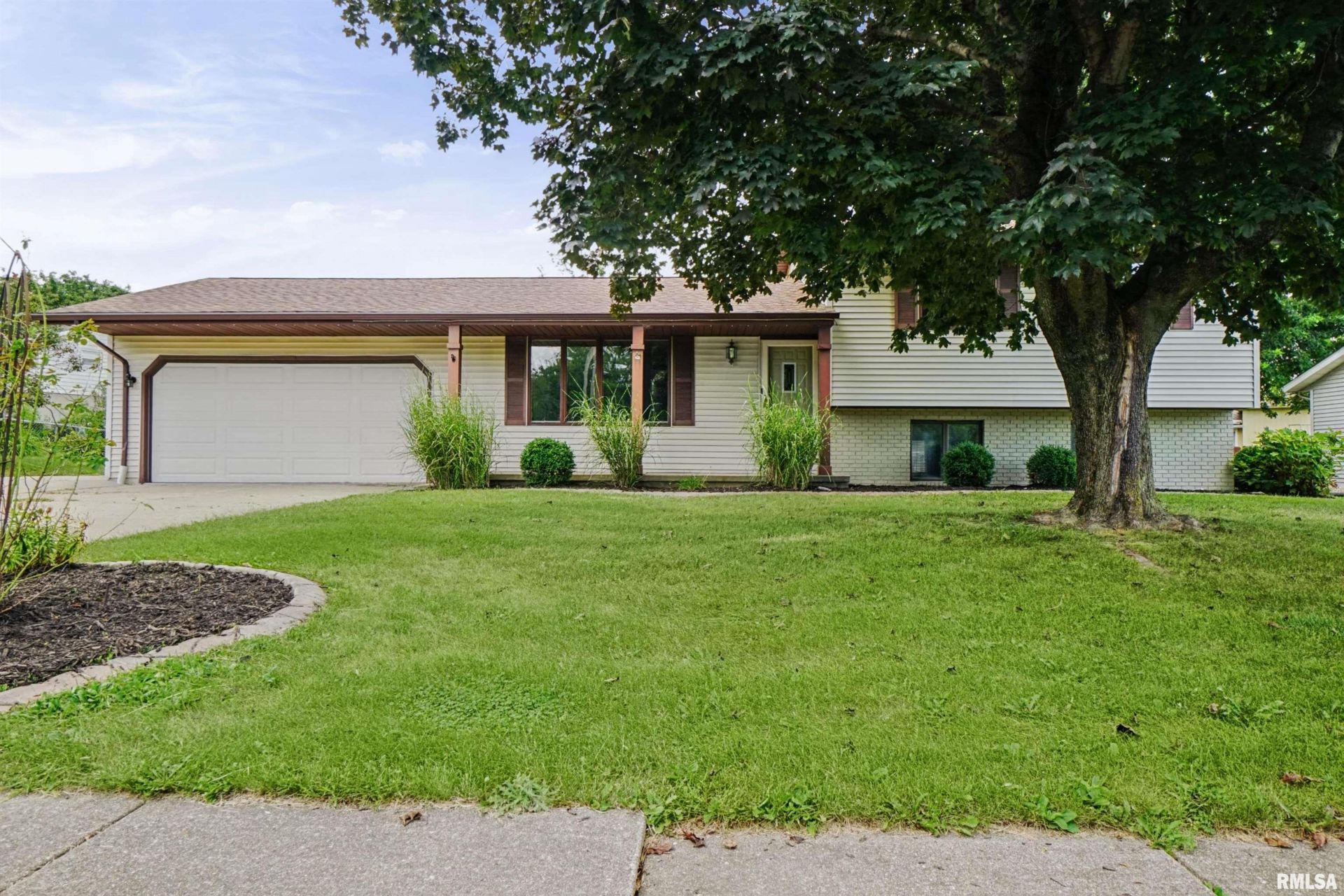 505 Georgia Parkway, Washington, IL 61571 Main Photo