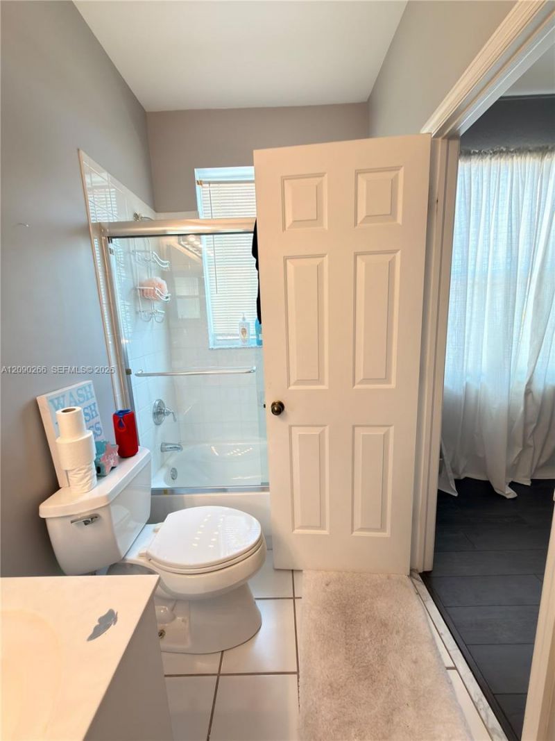5051 SW 35th Way, Hollywood, FL 33312 Photo