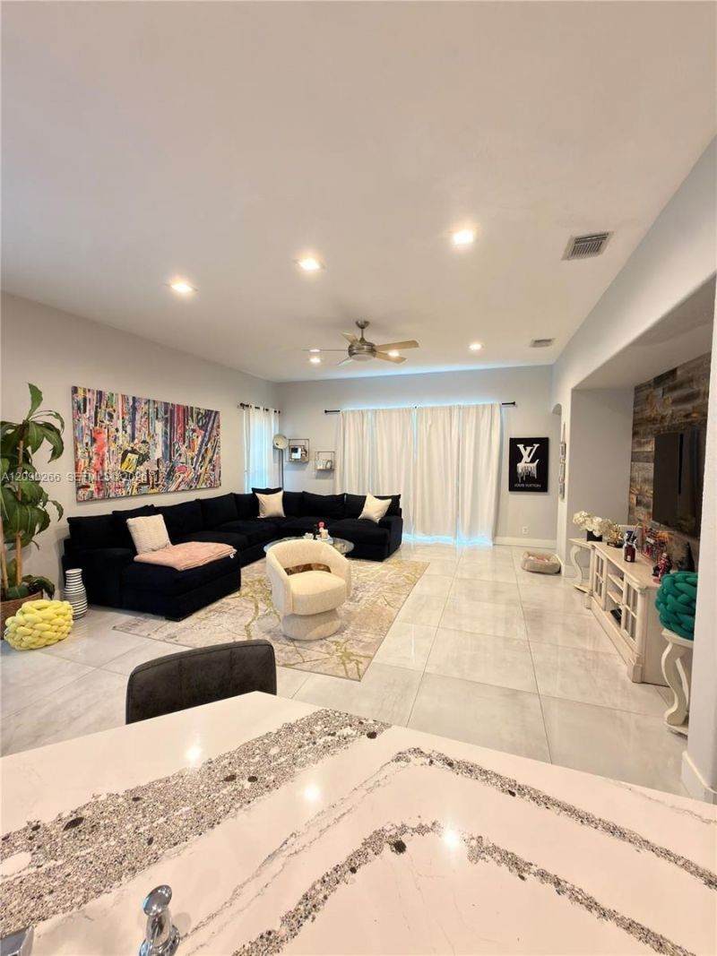 5051 SW 35th Way, Hollywood, FL 33312 Photo
