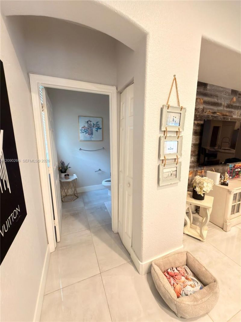 5051 SW 35th Way, Hollywood, FL 33312 Photo