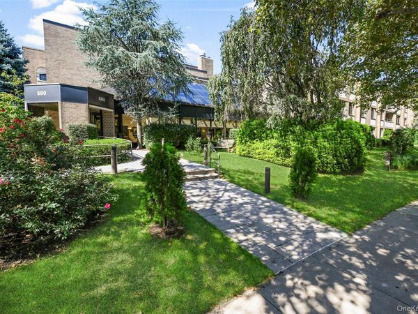 680 W Boston Post Road, Unit 3A, Mamaroneck, NY 10543
