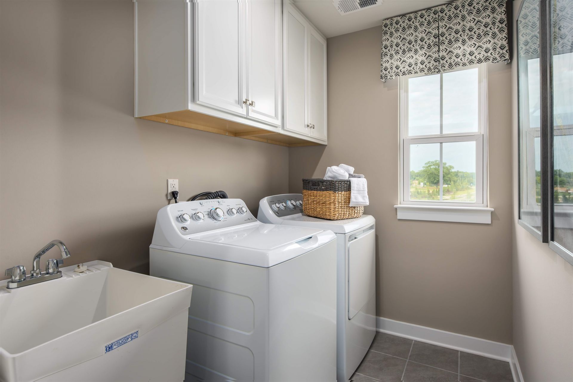 9046 Aideen Dr Photo 11