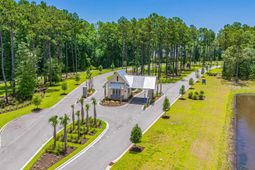 9046 Aideen Dr photo 4