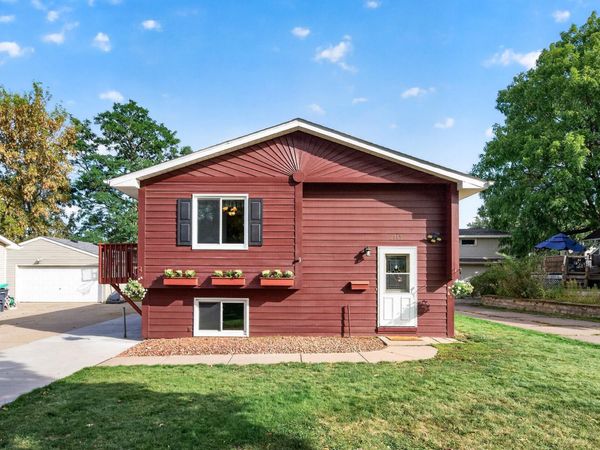 2715 10th Avenue E, North Saint Paul, MN 55109