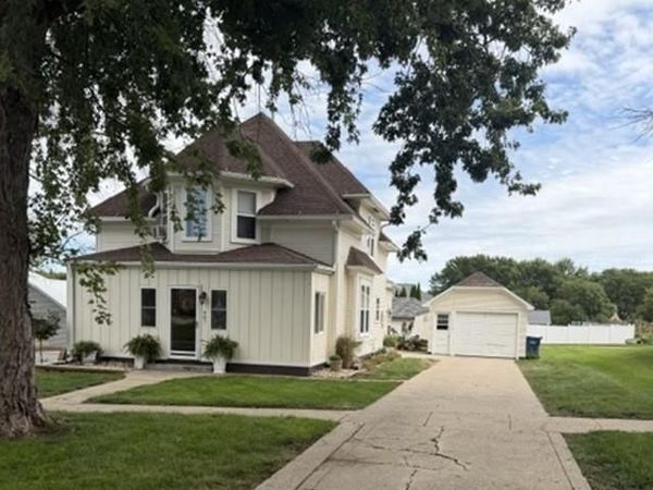 407 Madison St, Remsen, IA 51050