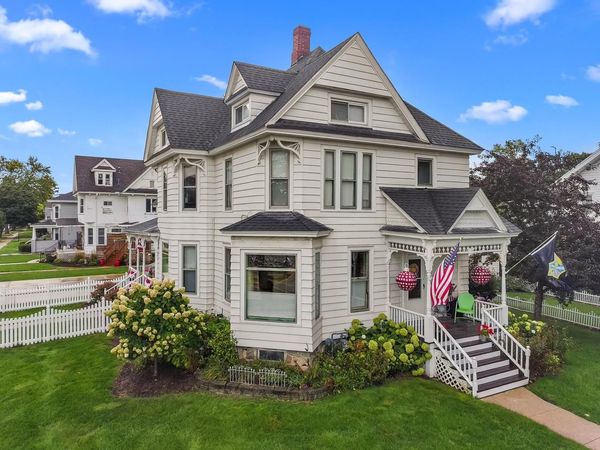 102 E Court STREET, Elkhorn, WI 53121