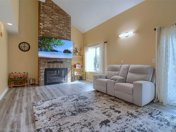 35468 Heritage Lane, Farmington, Mi 48335
