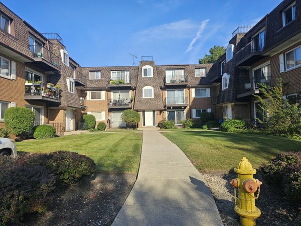 1903 Golf Road , Unit 1B, Mount Prospect, IL 60056