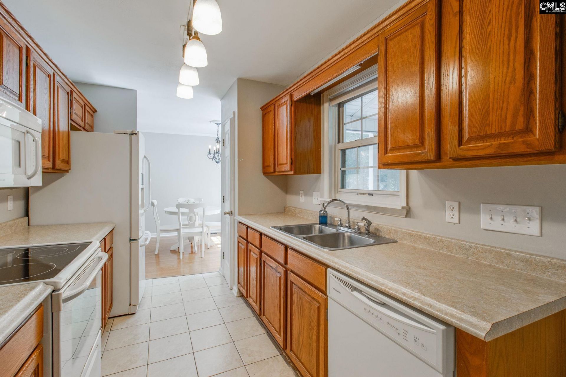 930 Sandfield Road  Photo 10