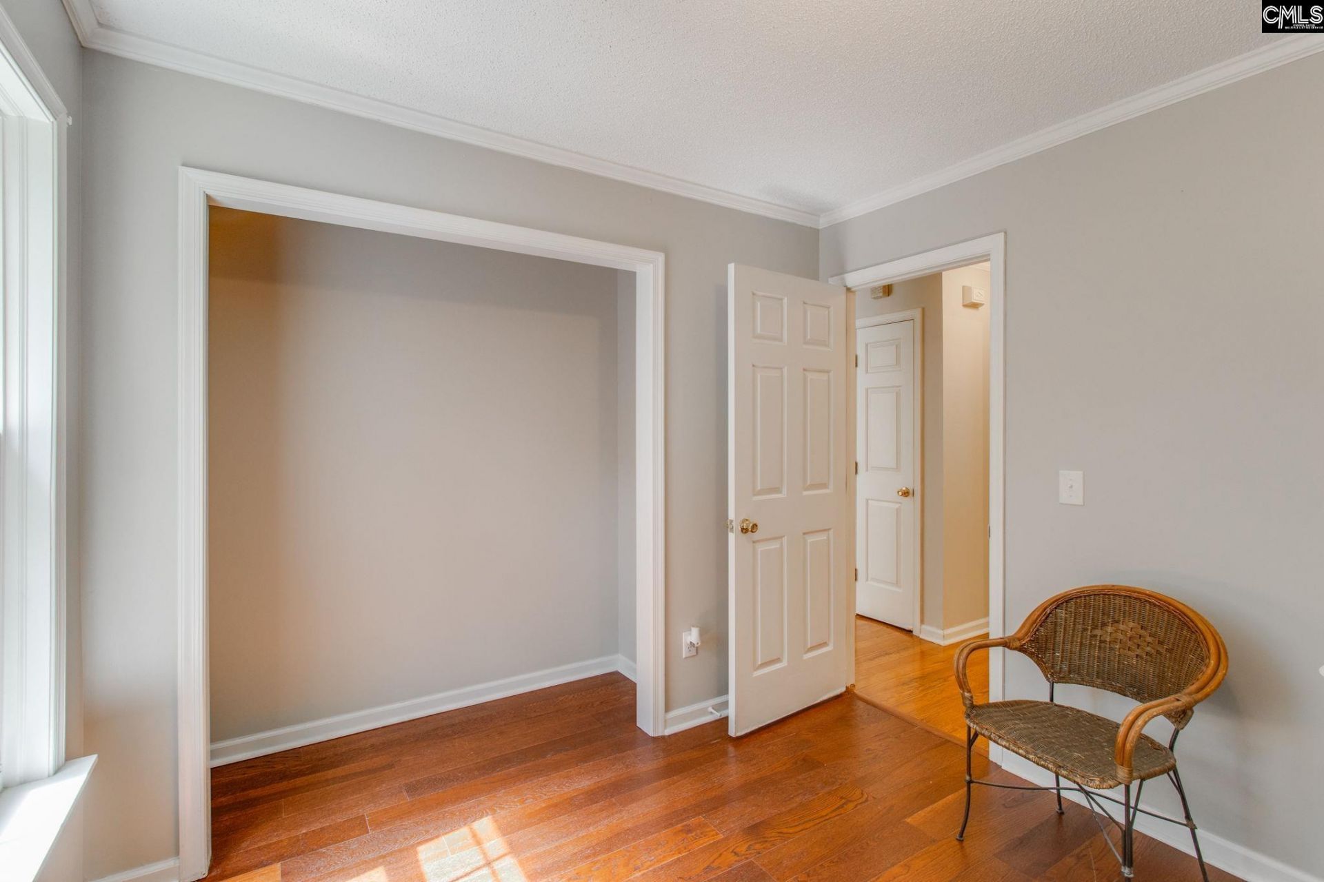 930 Sandfield Road  Photo 18