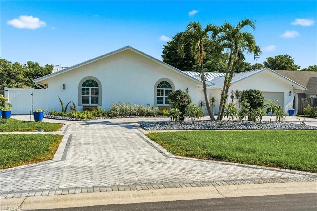 2467 Pine Woods Cir , Unit 3, Naples, FL 34105 Photo