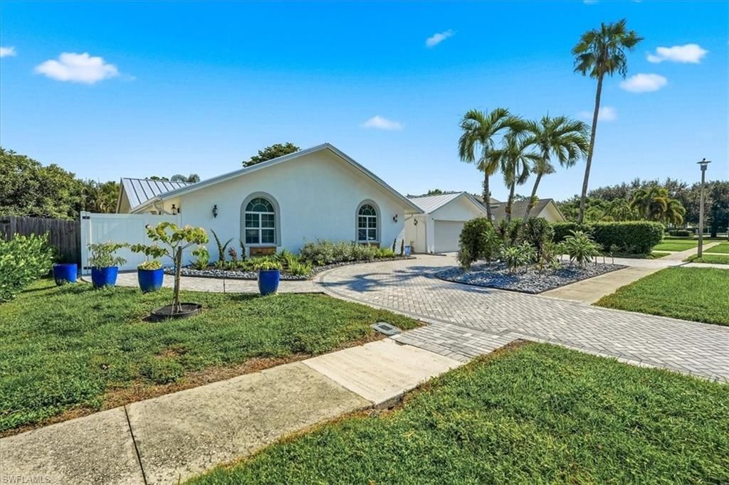 2467 Pine Woods Cir , Unit 3, Naples, FL 34105 Photo