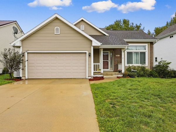 5013 N Willowbend Road NE, Cedar Rapids, IA 52411