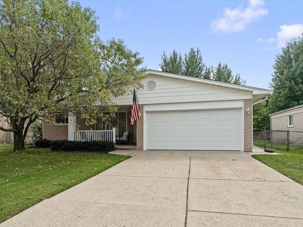42991 Saxony Road, Canton, MI 48187