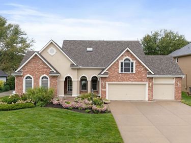 15716 Burdette Street, Omaha, NE 68116