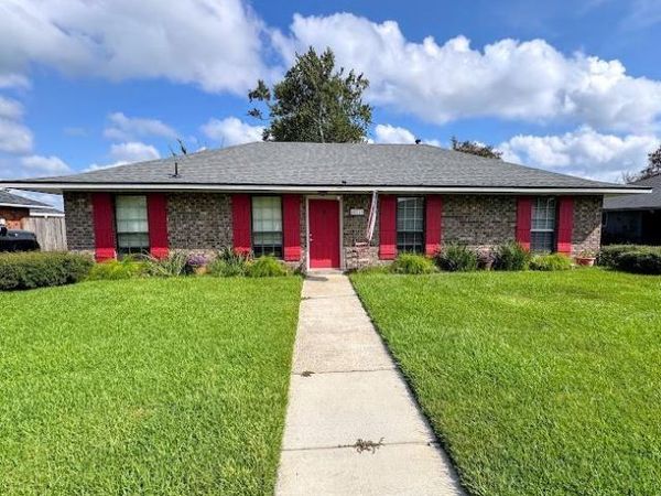 40110 La Rochelle Rd, Prairieville, LA 70769