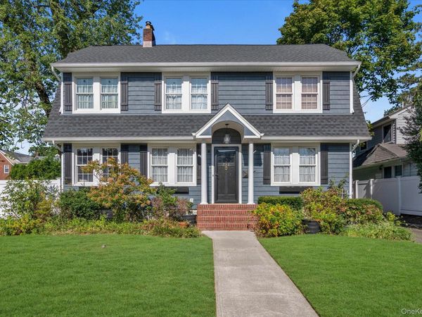 238 Burtis Avenue , Rockville Centre, NY 11570