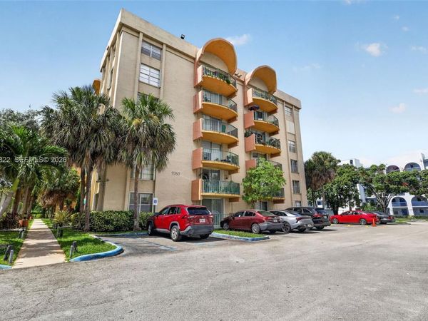 9360 Fontainebleau Blvd, Unit 101, Miami, FL 33172