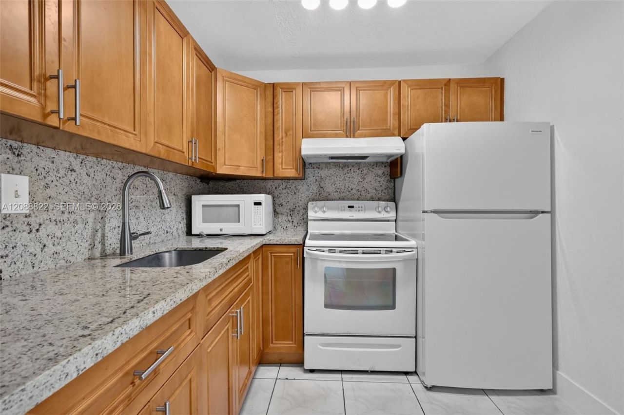 9360 Fontainebleau Blvd, Unit 101, Miami, FL 33172 Photo