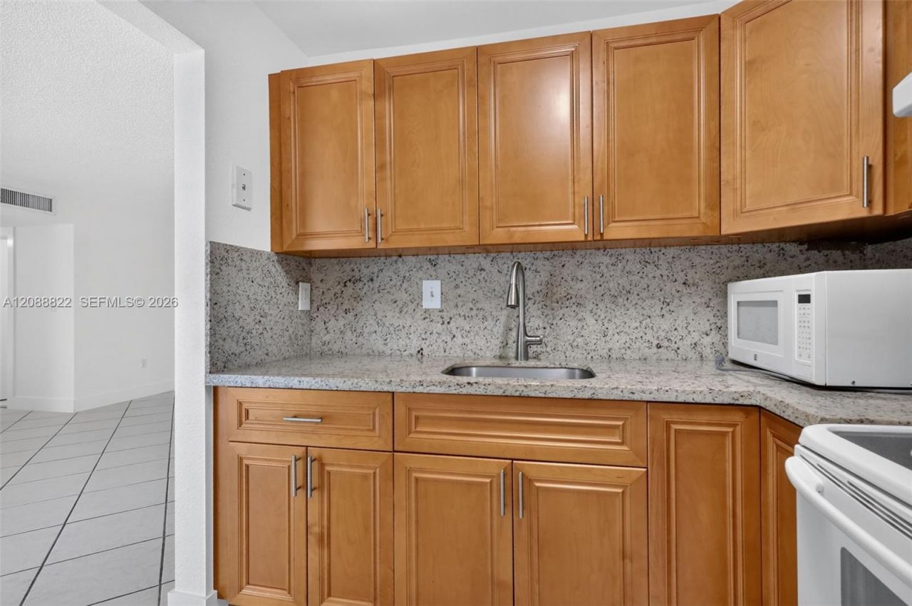 9360 Fontainebleau Blvd, Unit 101, Miami, FL 33172 Photo