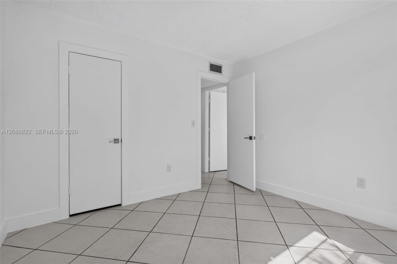 9360 Fontainebleau Blvd, Unit 101, Miami, FL 33172 Photo