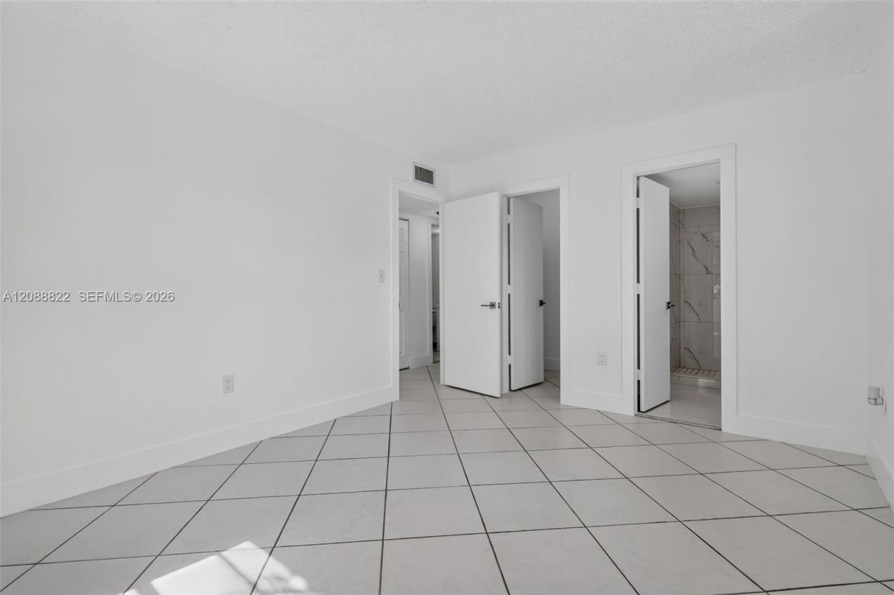 9360 Fontainebleau Blvd, Unit 101, Miami, FL 33172 Photo