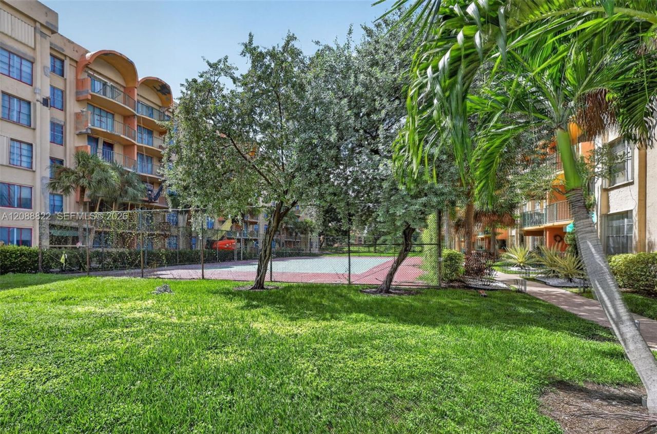 9360 Fontainebleau Blvd, Unit 101, Miami, FL 33172 Photo