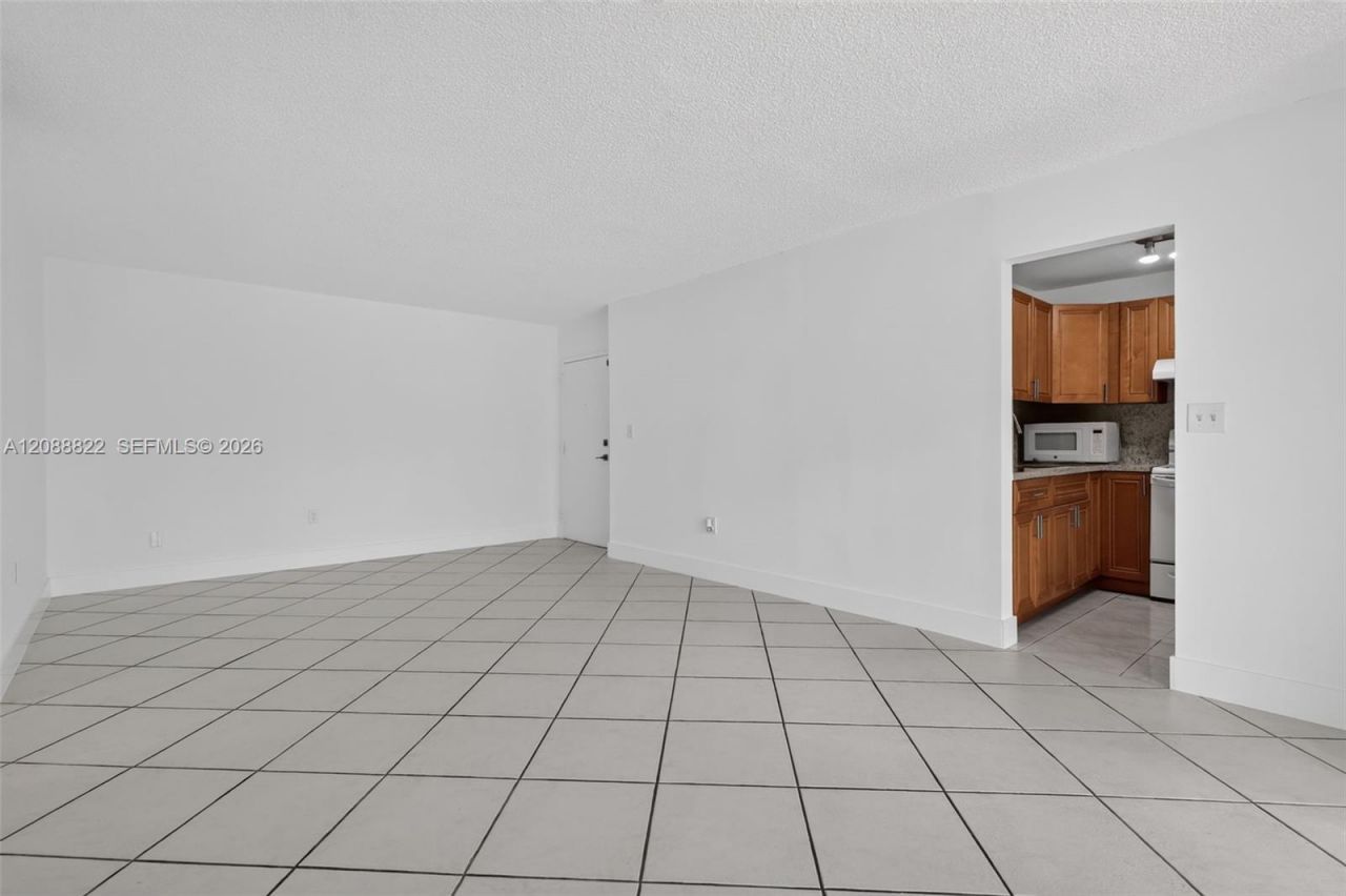 9360 Fontainebleau Blvd, Unit 101, Miami, FL 33172 Photo