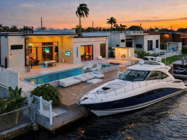 2225 NE 19th St , Fort Lauderdale, FL 33305