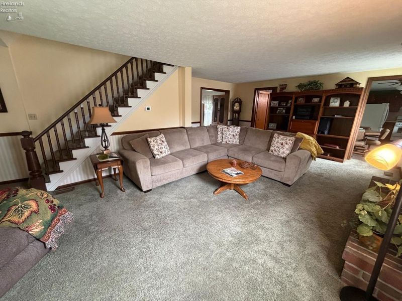 180 W Main Street, New London, OH 44851 Photo 4