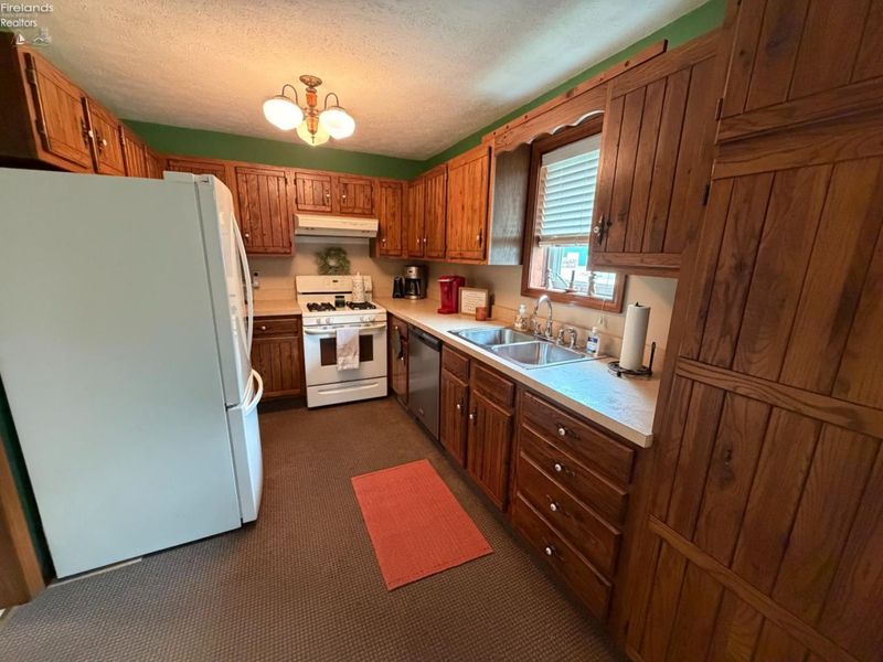 180 W Main Street, New London, OH 44851 Photo 6