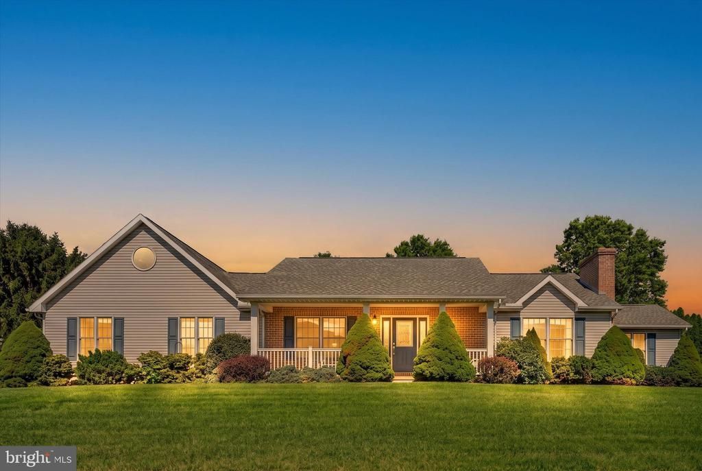 1408 W MAPLE STREET , VALLEY VIEW, PA 17983
