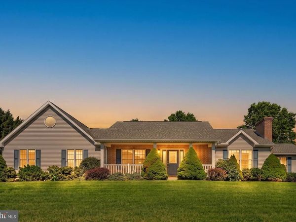 1408 W MAPLE STREET , VALLEY VIEW, PA 17983