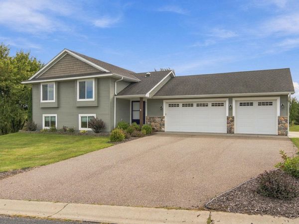 822 Deer Path, Montgomery, MN 56069
