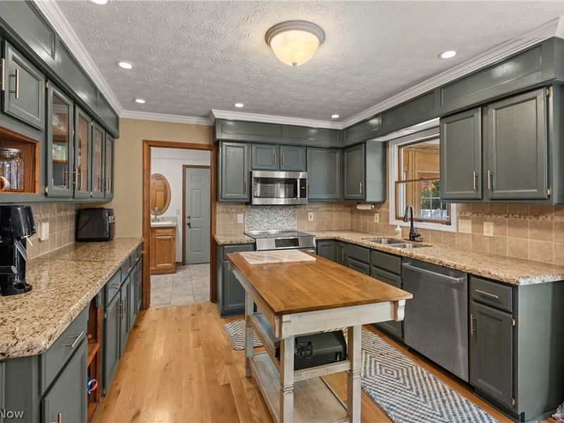 717 Wedgewood Drive, Avon Lake, OH 44012 Photo 15