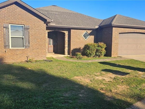 243 Azalea Lane, Moundville, AL 35474