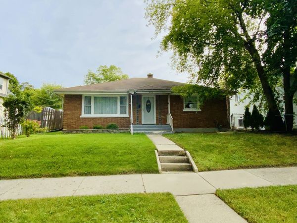 909 Prescott Street , Waukegan, IL 60085