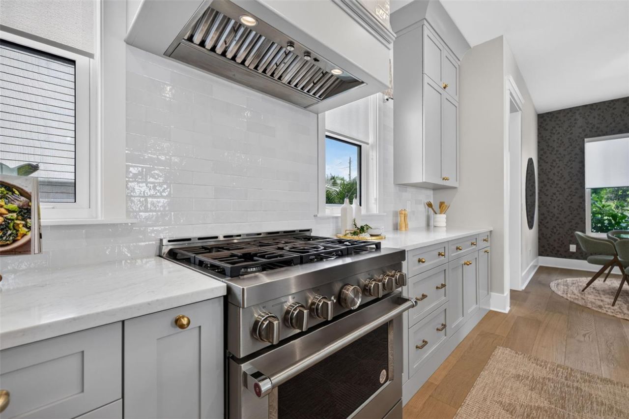 2525 Dartmouth Avenue N, Saint Petersburg, FL 33713 Photo